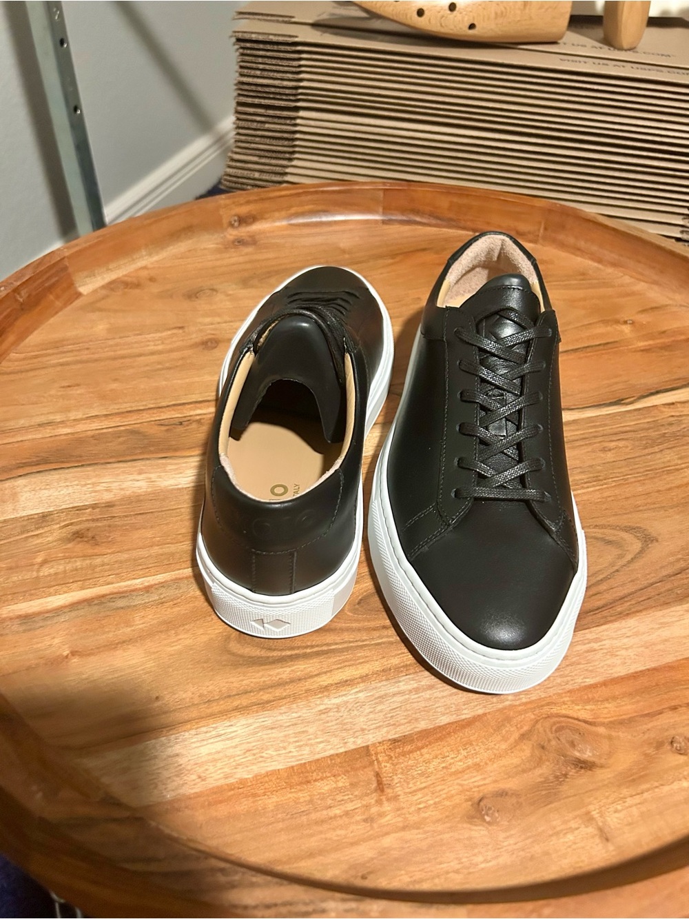 KOIO Capri Low in black / onyx with white sole NEW